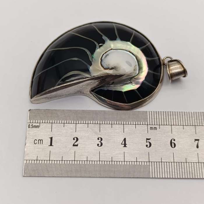 Vintage Nuutitles Shell in sterling silver pendant