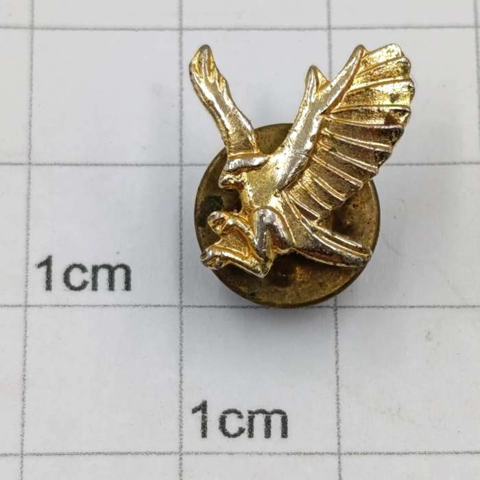 Vintage Gulf Airlines lapel pin badge