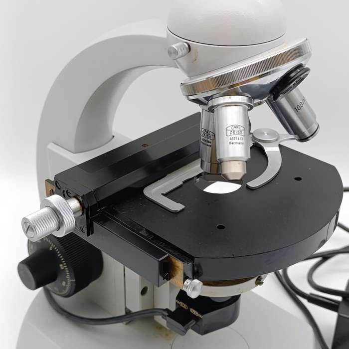 Vintage Carl Zeiss monocular Lab microscope in wooden case - working