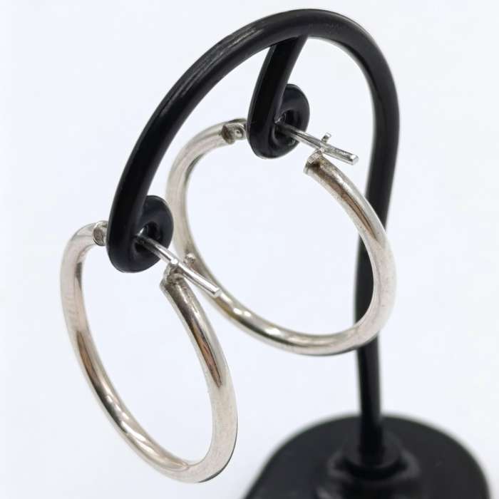 Pair of sterling silver hoop earrings - weighs 2,1 grams