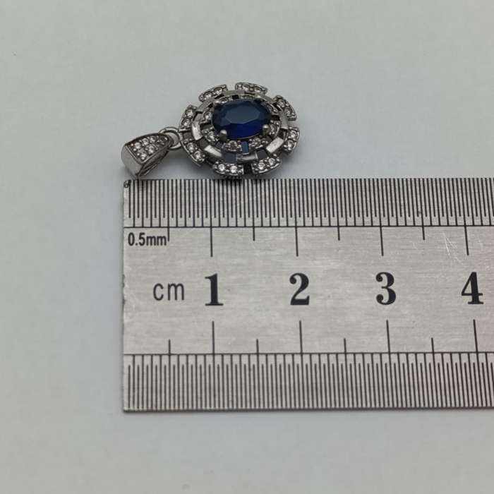 Sterling silver pendant with blue and clear stones - weighs 1.7g