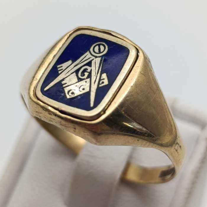 9kt Gold Masonic crest ring with rotating crest - weighs 4.8g - size W