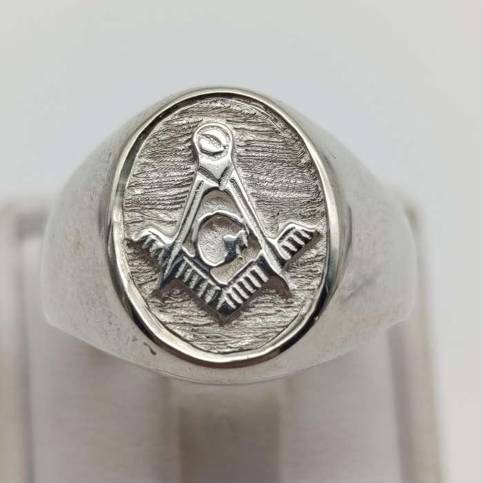 Sterling silver Masonic mens ring - weighs 7.5g - size S 1/2