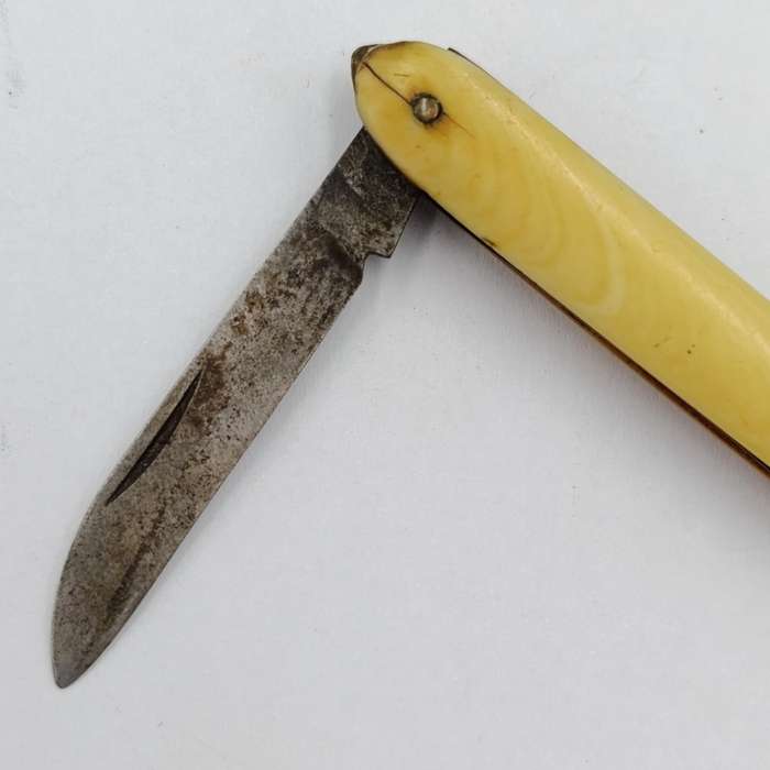 Antique small pocket knife with snuff spoon and picks