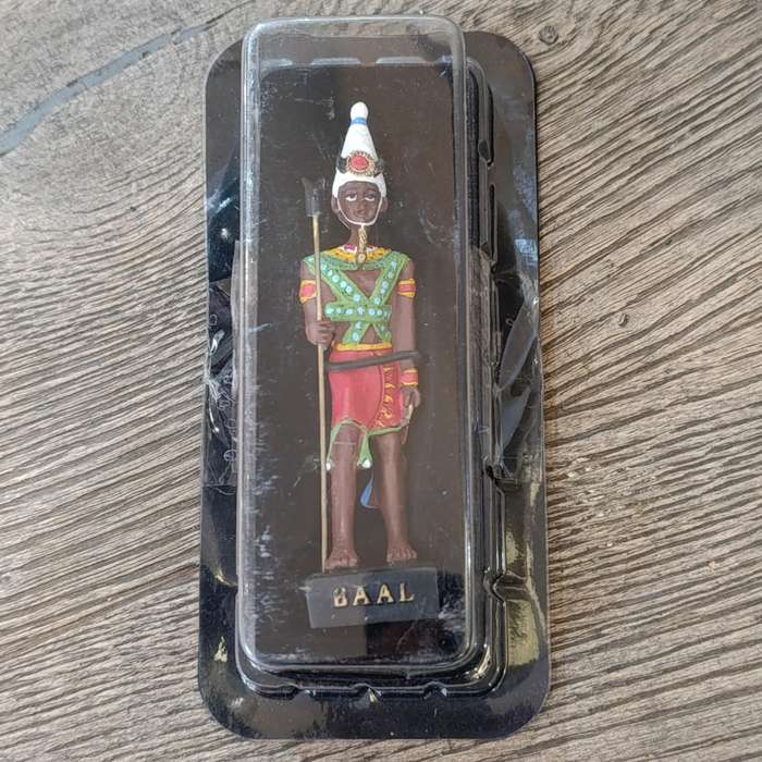 Lot of 5 gods of Ancient Egypt figurines with magazines
