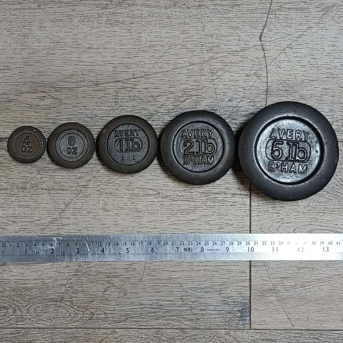 Antique Howe Scale Co. Kitchen scale with weights