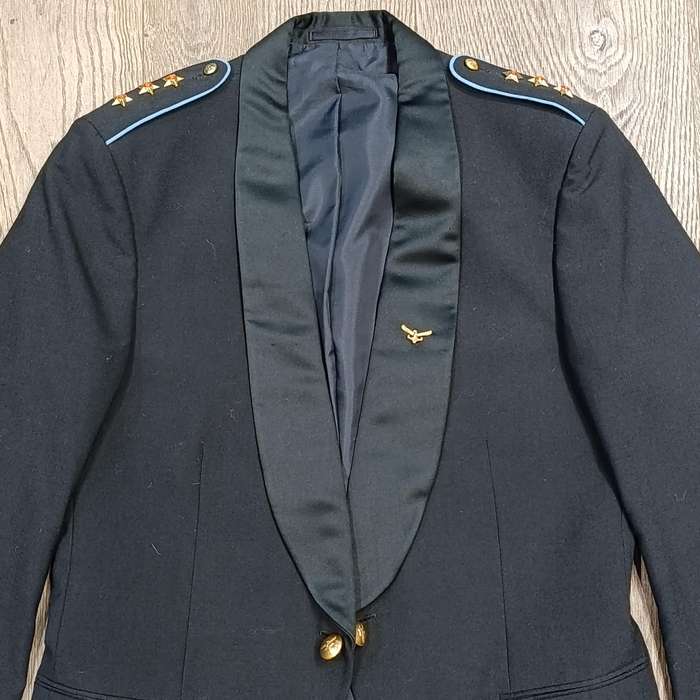 Sa Air Force Mess dress tunic of Captain MJ McFall with ranks and suspenders