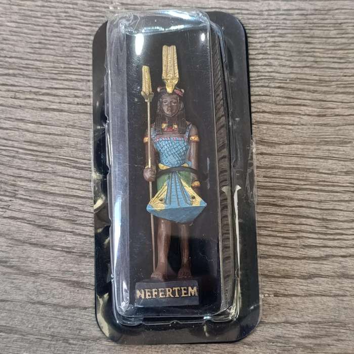 Lot of 5 gods of Ancient Egypt figrines with magazines
