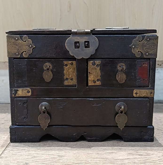 Antique Chinese jewellery box with mirror and 3 drawers