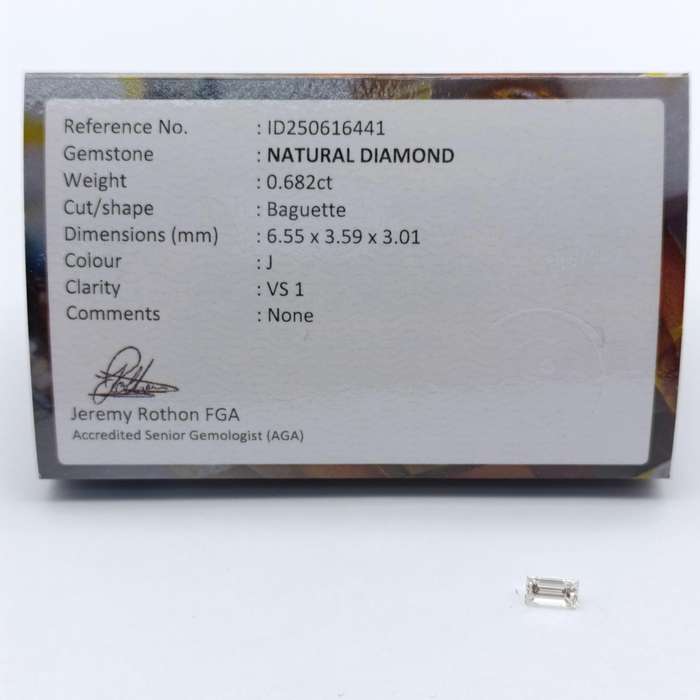 Natural Baguette Diamond of 0,682ct - colour J, clarity VS 1 - with GEMLAB certificate