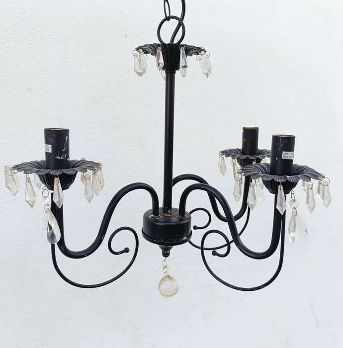 Crystal chandelier with 3 arms
