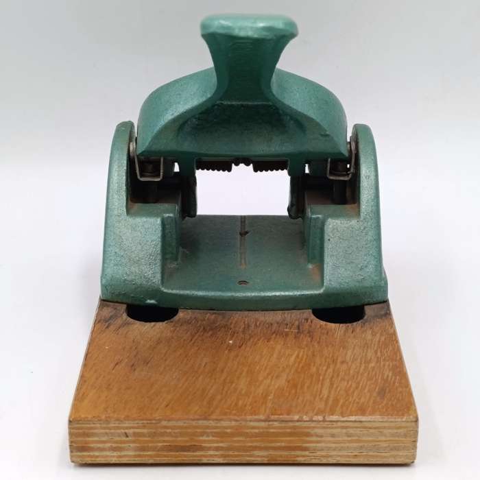 Vintage The Uno Junior double hole punch