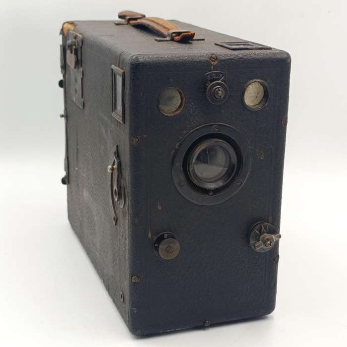 Antique Falling plate box camera - leather handle broken