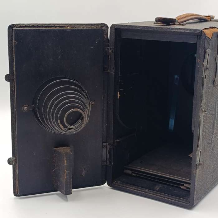 Antique Falling plate box camera - leather handle broken