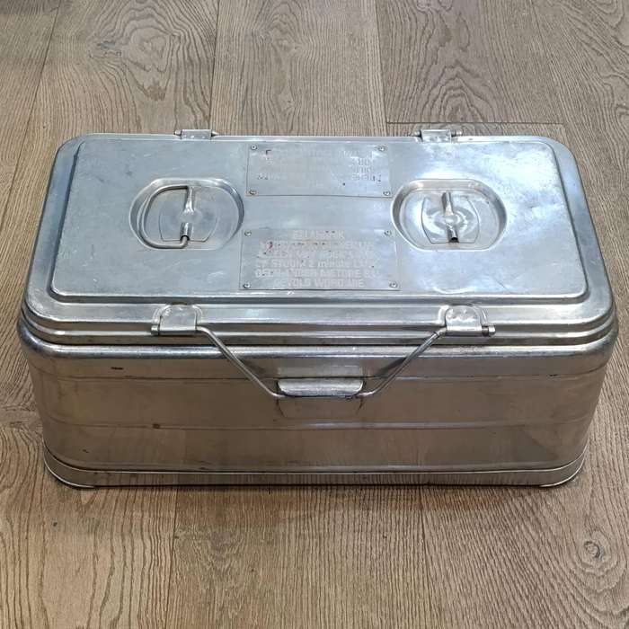 SADF stainless steel Food Warmer carry case - one clip missing
