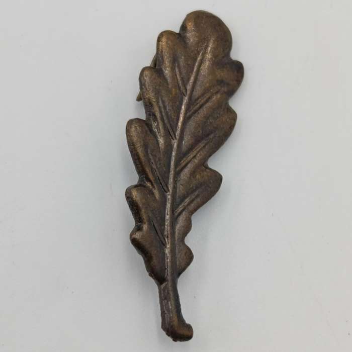 Lot of 2 WW2 Mentioned in Despatches oak leaf badges - different sizes