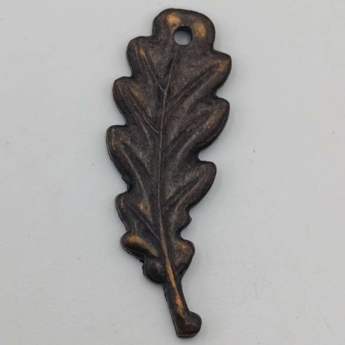 Lot of 2 WW2 Mentioned in Despatches oak leaf badges - different sizes