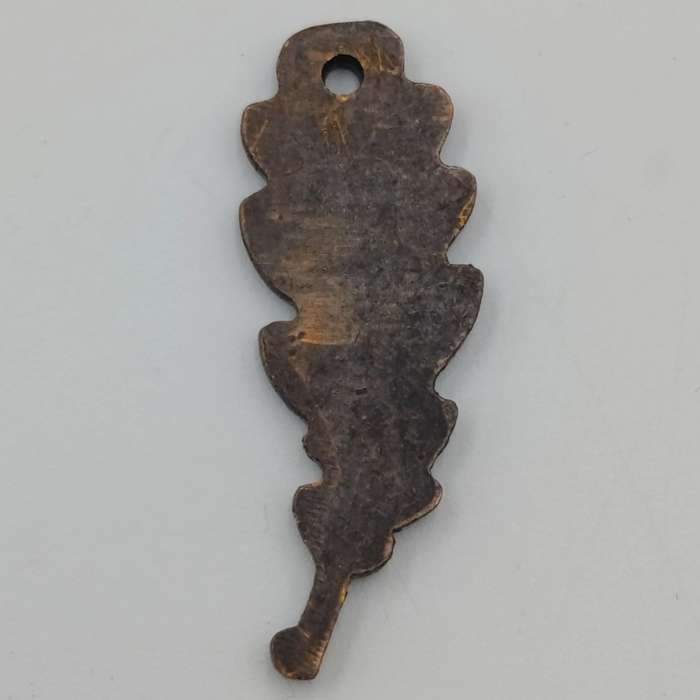 Lot of 2 WW2 Mentioned in Despatches oak leaf badges - different sizes