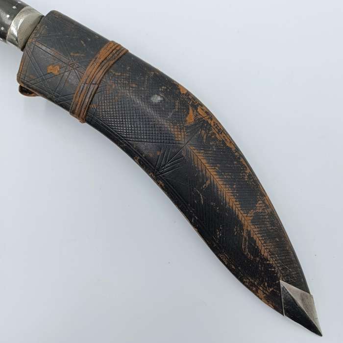 Vintage Kukri hunting knife with leather sheath and two smaller knifes
