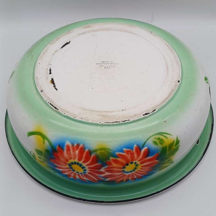 Vintage Czechoslavakian enamel wash basin with pitcher - collection only