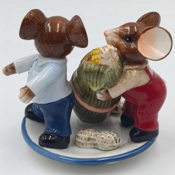 Vintage Function Art Gathering Dinner Mouse