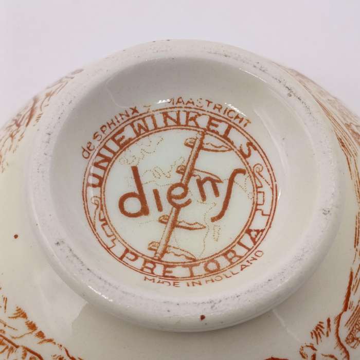 Vintage Voortrekker monument souvenir bowl and saucer - de Sphinx Maastricht - fine crack in bowl