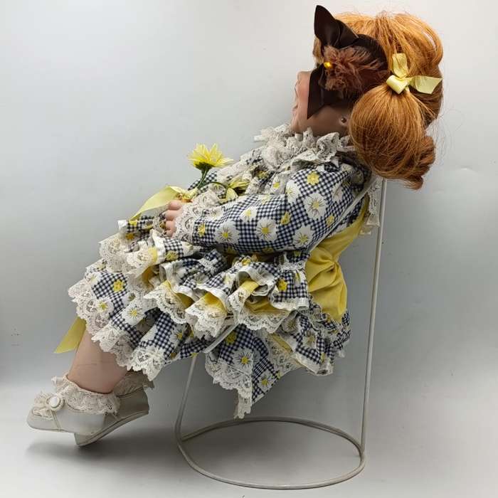 Beautiful little girl porcelain doll with soft body - Height 50cm - with stand