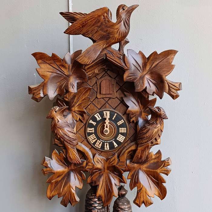 Beautiful Black Forest Cuckoo clock - working
