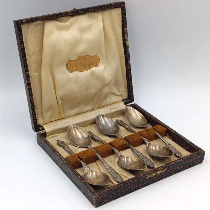 Set of 6 vintage EPNS Apostles tea spoons in box