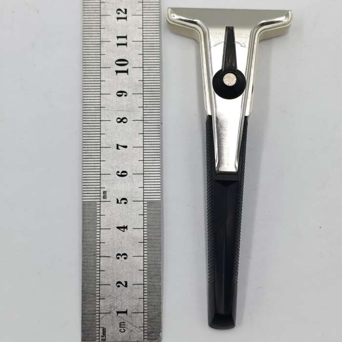 Vintage Gillette Techmatic razor with 7 extra cartridges