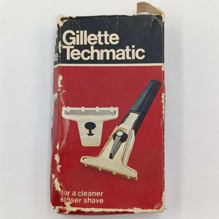 Vintage Gillette Techmatic razor with 7 extra cartridges