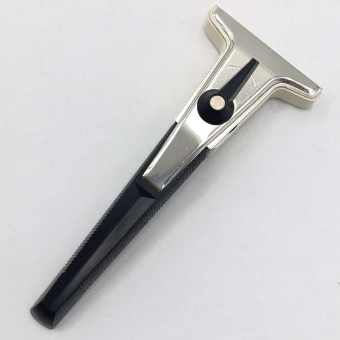 Vintage Gillette Techmatic razor with 7 extra cartridges