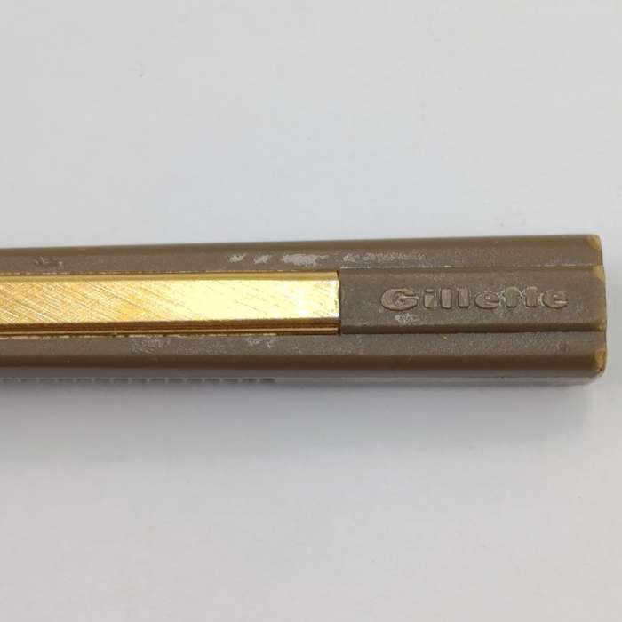 Vintage Gillette Deluxe Trac II razor in case with 6 blades