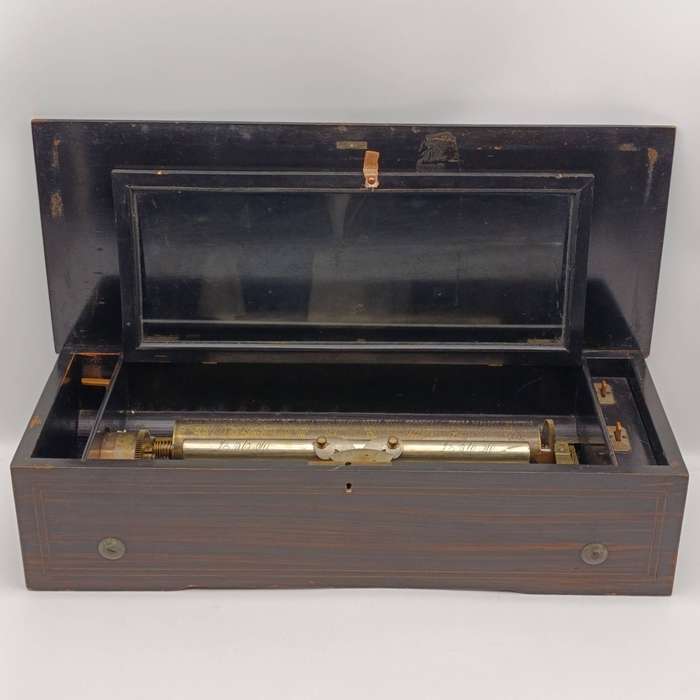 Antique 19th Century wooden music box with inlaid flower pattern - working