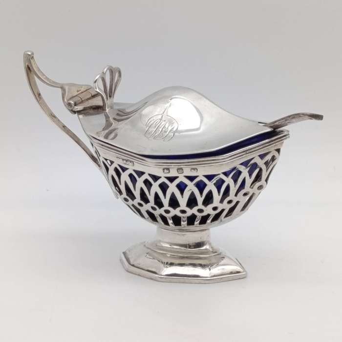 Hallmarked Sterling silver mustard pot with blue glass octagonal inside - silver alone is 57,9g