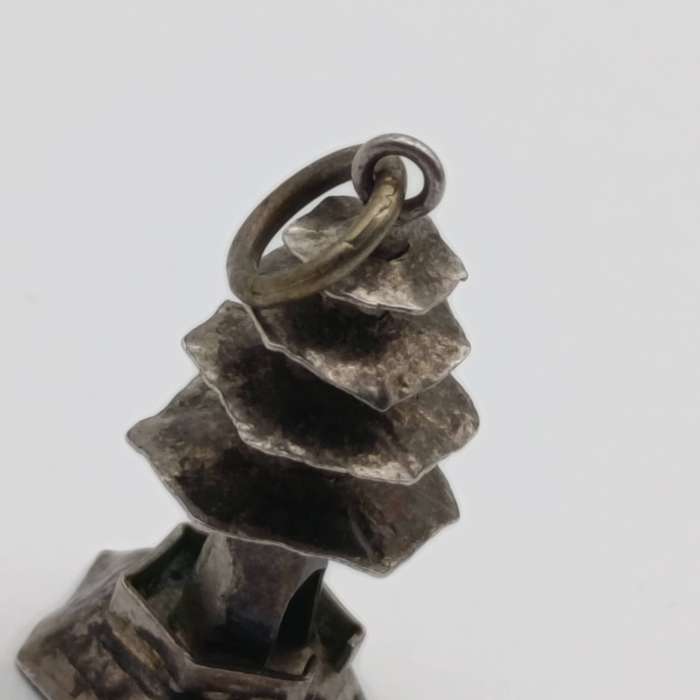 Sterling silver Chinese Pagoda charm - weighs 1,1g