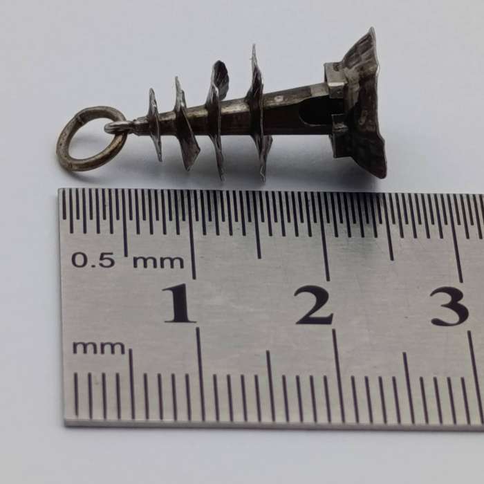 Sterling silver Chinese Pagoda charm - weighs 1,1g