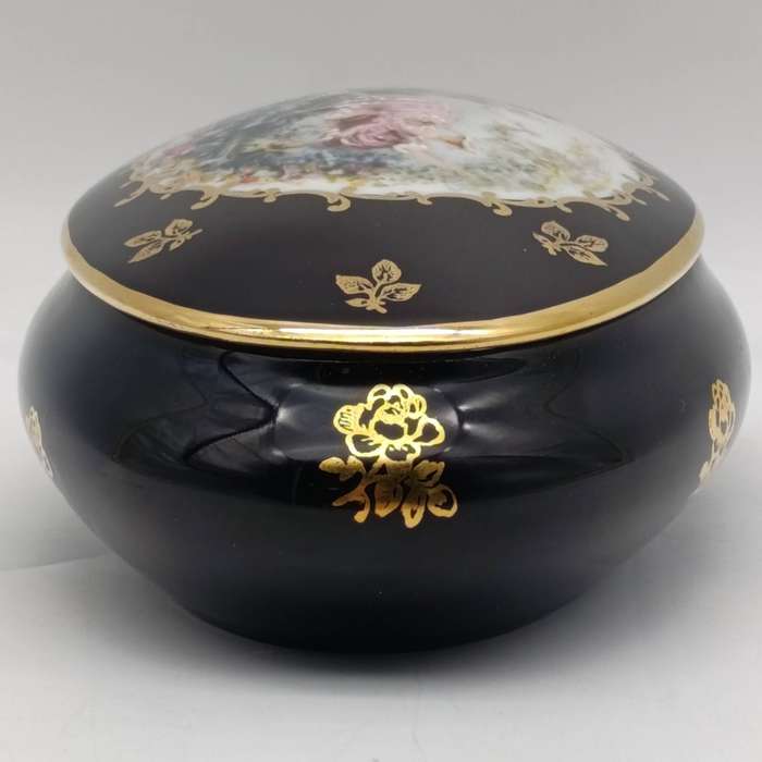 Beautiful vintage Limoges oval trinket holder with lid