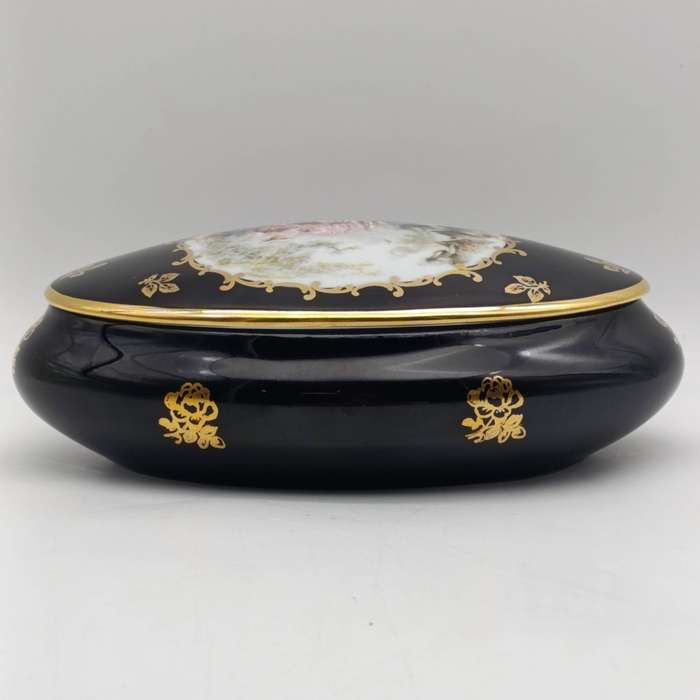 Beautiful vintage Limoges oval trinket holder with lid