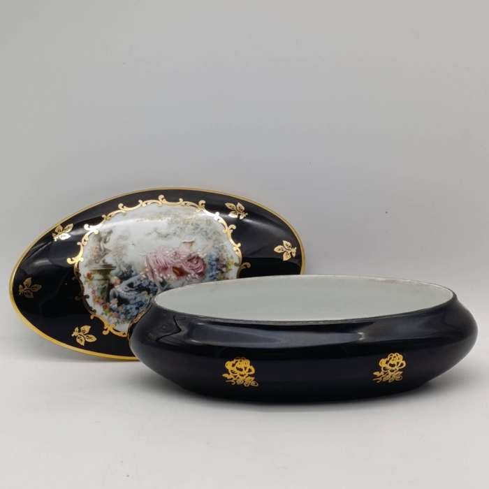 Beautiful vintage Limoges oval trinket holder with lid