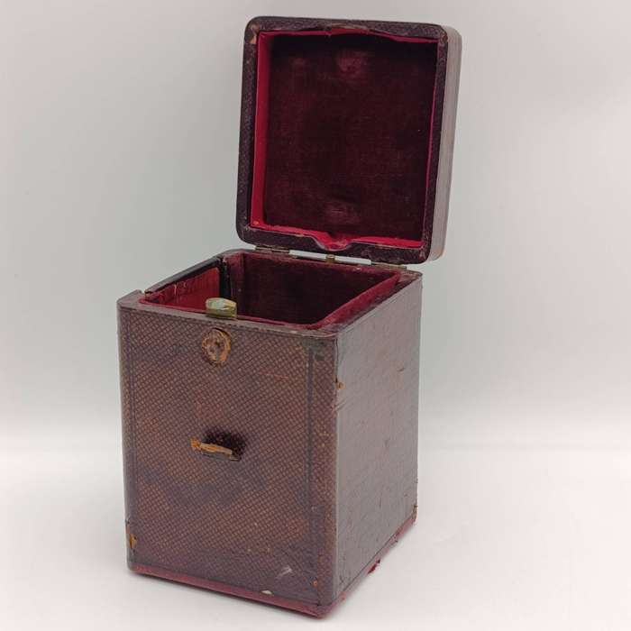 Antique French travelling carriage clock case with key - no clock