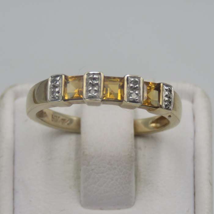 9kt Gold ring with citrines and small diamonds - weighs 2.0g - size N/7