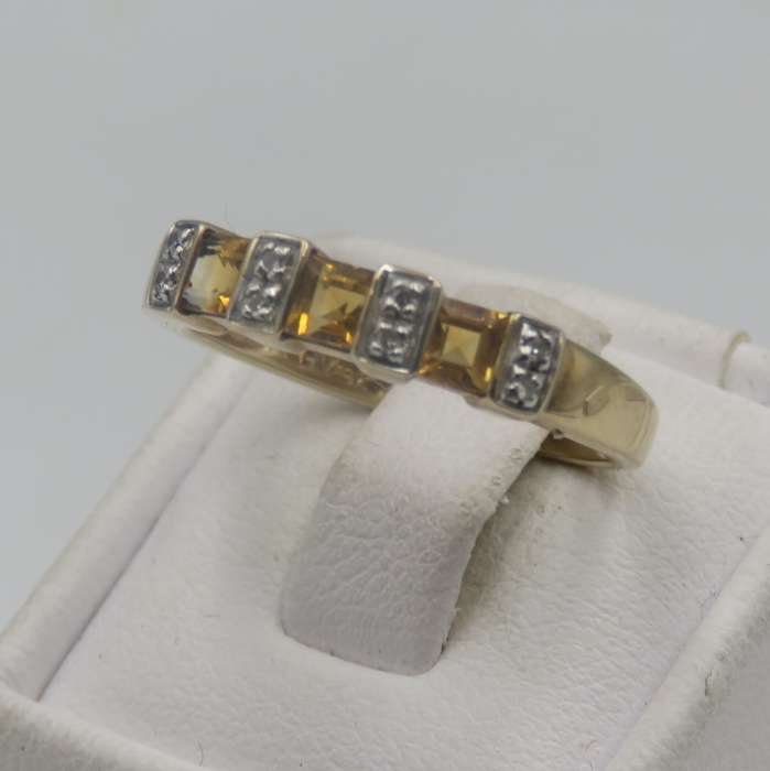 9kt Gold ring with citrines and small diamonds - weighs 2.0g - size N/7