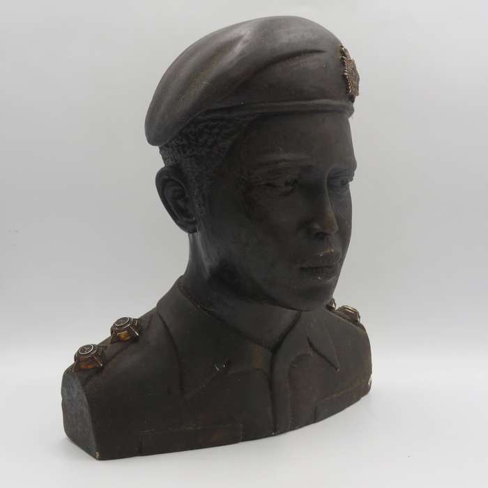 Rhodesia Army Services Corps Lieutenant soldier soapstone bust - Beautiful period carving