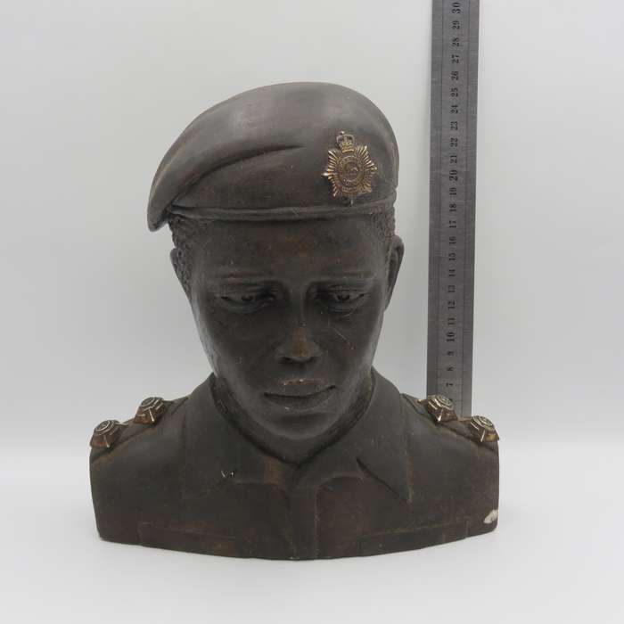 Rhodesia Army Services Corps Lieutenant soldier soapstone bust - Beautiful period carving