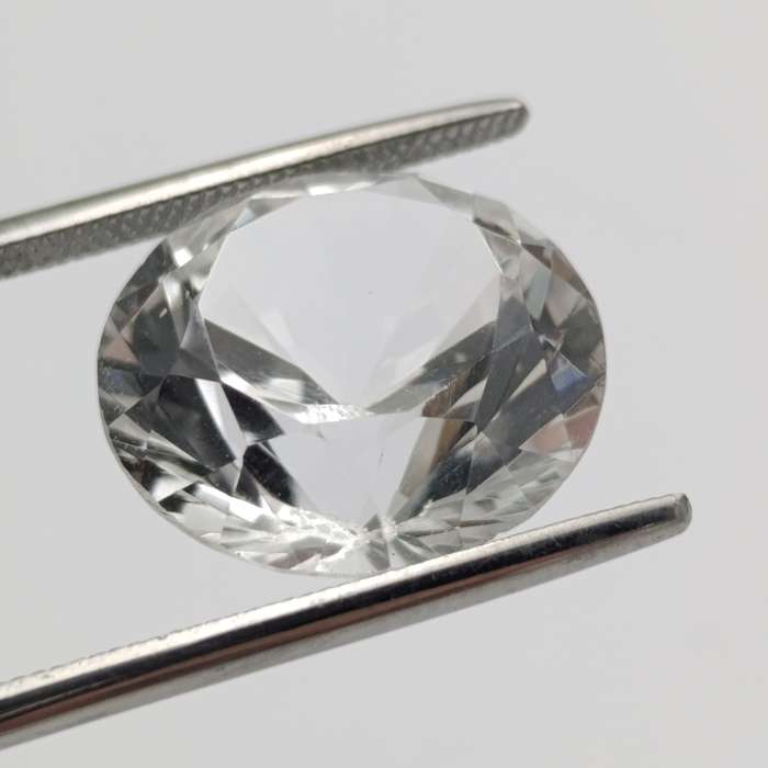 Colourless Topaz of 15,4 carat Round Mixed cut with Gemlab certificate