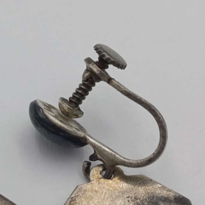 Pair of vintage screw on Siam earrings weight 6.6g