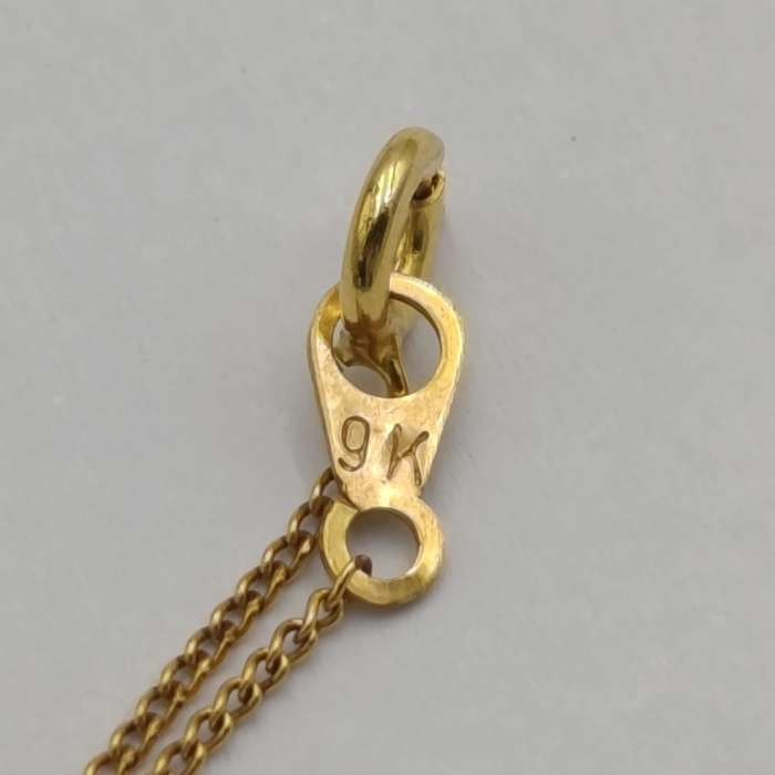 Thin 9kt gold necklace with opal and diamonds pendant - weighs 1.9g
