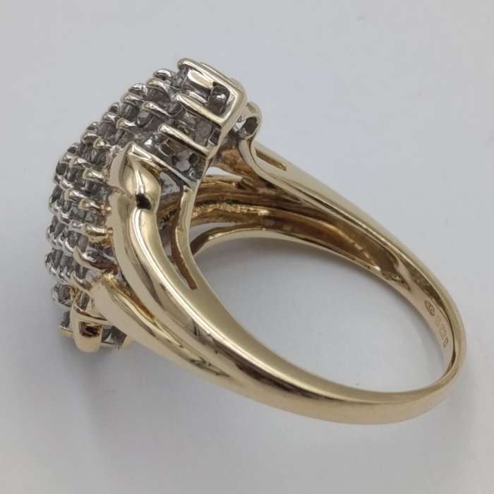 14kt gold ring with 57 diamonds weight 6.3g