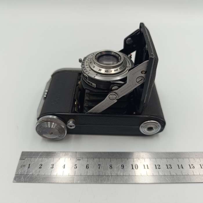 Vintage 1950`s Balda Baldinette 35mm camera with Baltar 1:2.9 / 50mm lens - top turning knob